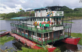 Amazon-river-cruise-crew