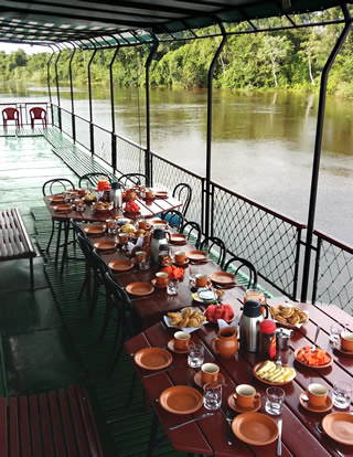 Lunch at the ship´s deck